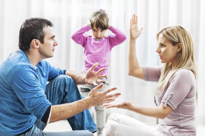 7 تاثیر منفی دعوای پدر و مادر بر فرزندان + شیوه درست بحث کردن