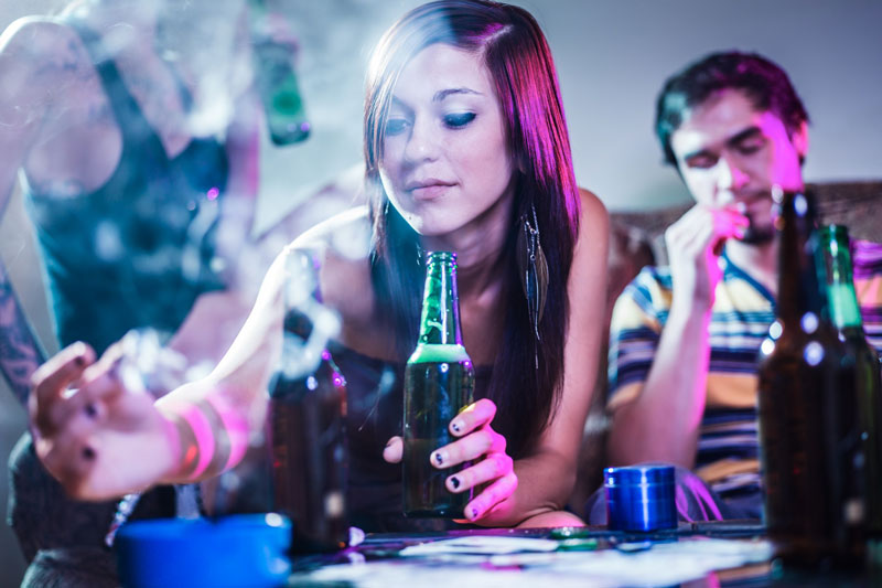رفتارهای ضداجتماعی نوجوانان چه ساعاتی رخ می‌دهد؟ + 4 راه پیشگیری از رفتارهای پرخطر نوجوان در مهمانی