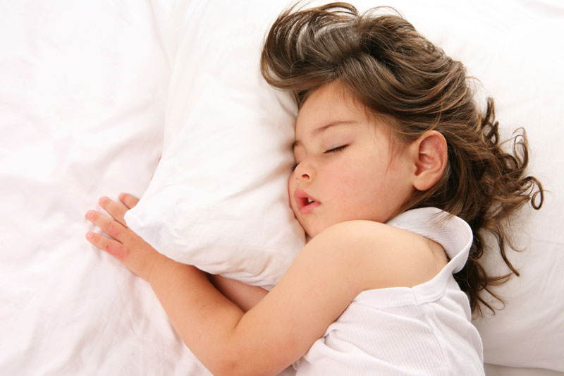 بیش از 20 توصیه برای اینکه کودک شما به موقع بخوابد